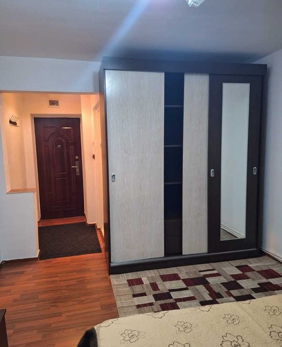 Inchiriez garsoniera