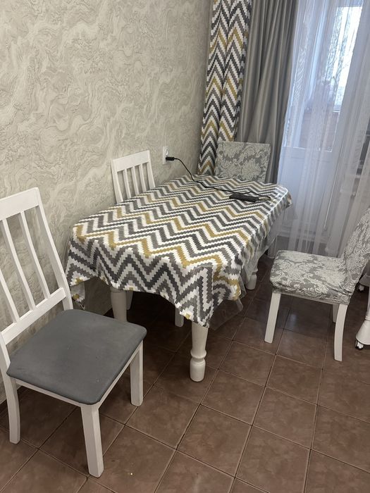 Продам стол и стулья