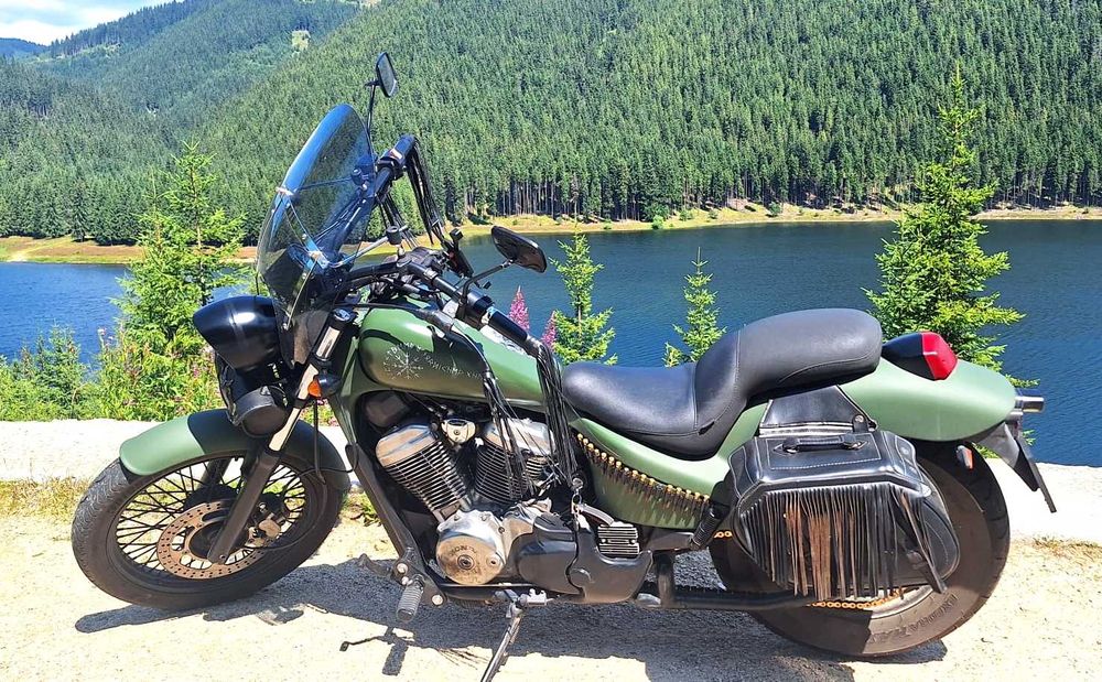 Honda Shadow VT 600 CX cu personalitate unică, stil militar
