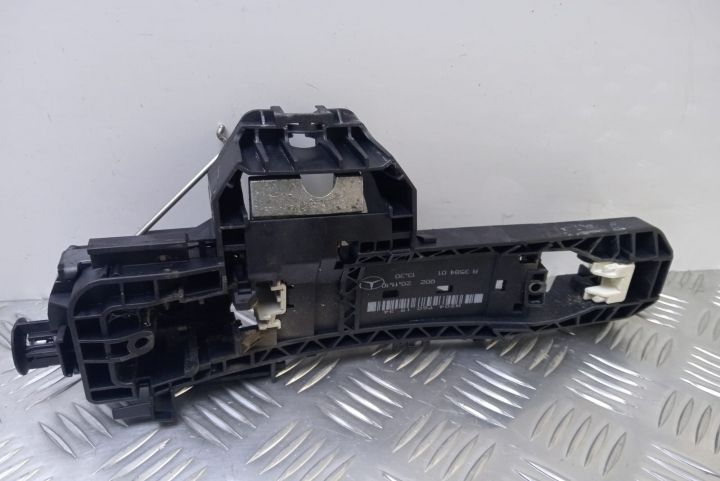 Suport maner exterior  stanga fata A2047601534 Mercedes-Benz GLK-Clas