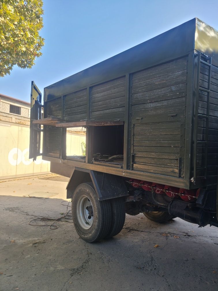 Zil 130 samosval