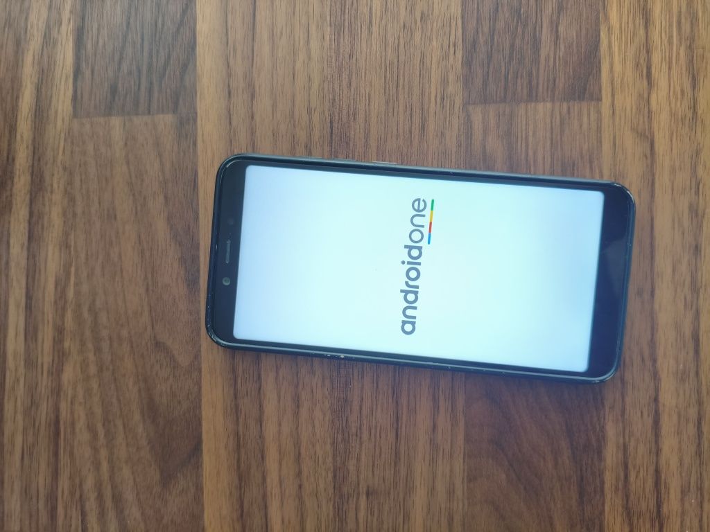 Xiaomi Mi A2 (Android One) – 4GB RAM / 64GB ROM