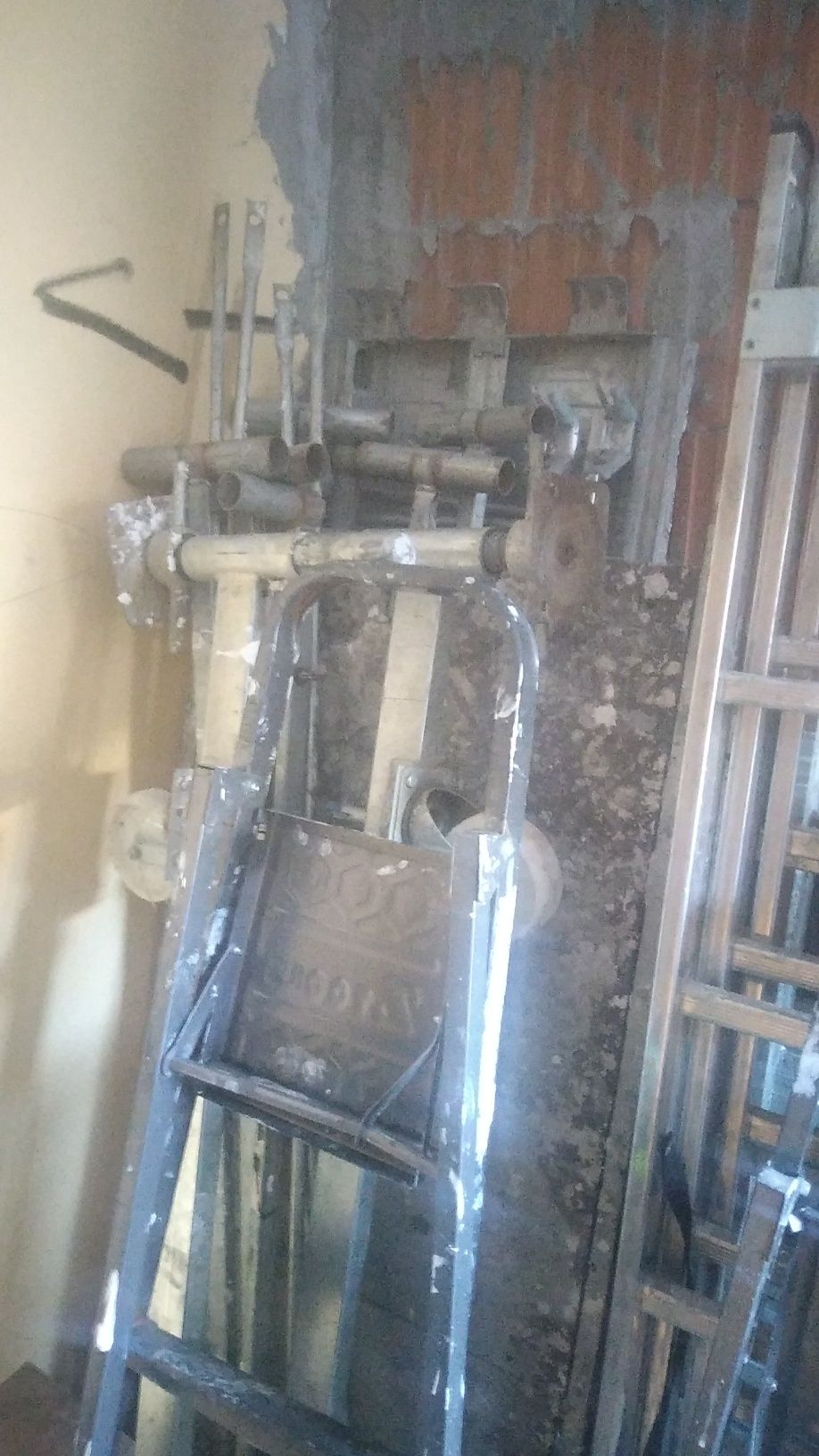 Vând schela metalica