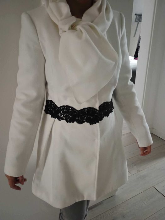 Palton alb broderie neagra Chantall