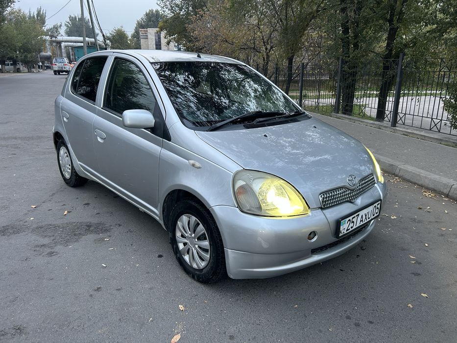 toyota.     vitz