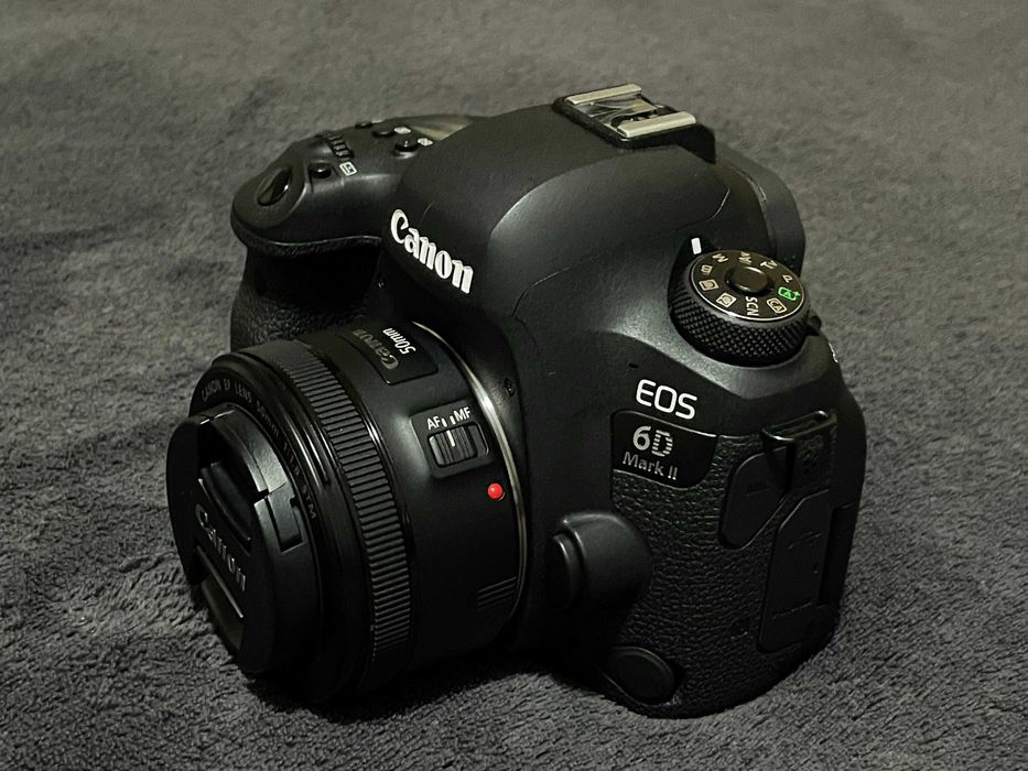 Фотоаппарат Canon EOS 6D Mark II с объективом Canon EF 50mm f/1.8 STM