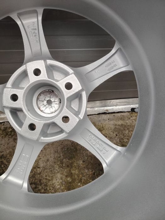 Vand jante aluminiu R 18 Renault, toyota,nissan,hyundai 5 x114,3