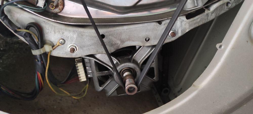 Пералня Indesit на части