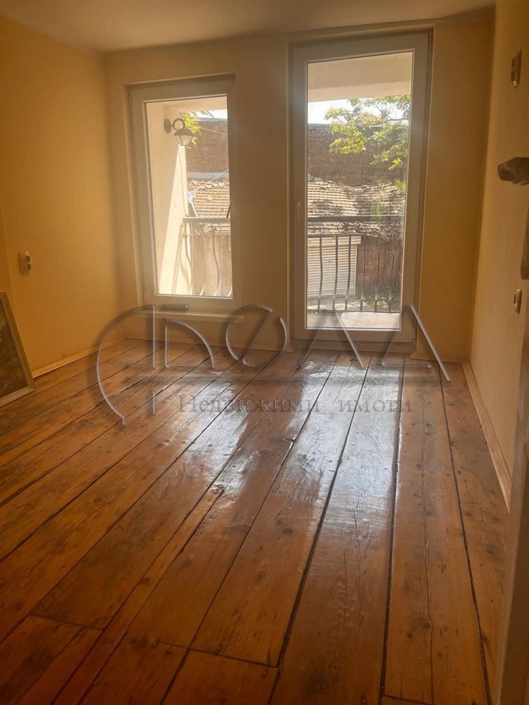 Продава се Тристаен апартамент в София, Център - 105 кв.м за 2477 €/кв.м - Снимка #1