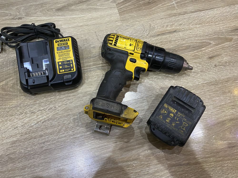 * DeWalt ударный шуруповерт оригинал (требуется мелкий ремонт)