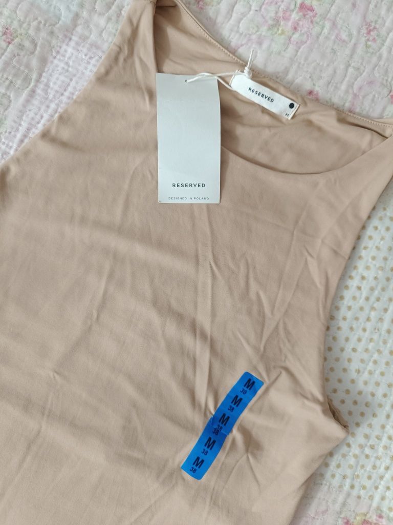 STRADIVARIUS и Reserved - нови бодита в телесен и зелен цвят р-р М