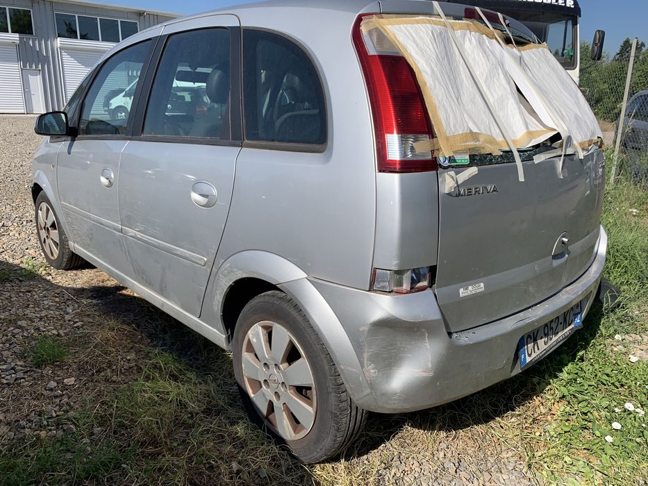 Продавам опел Meriva 1.7 на части