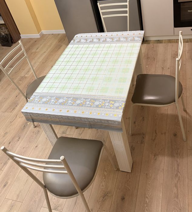 Продам стол со стульями