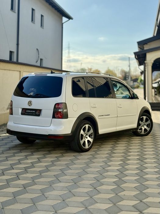 Vw Touran Cross / 1.9 / 2010 / Dsg / Full / 7 locuri