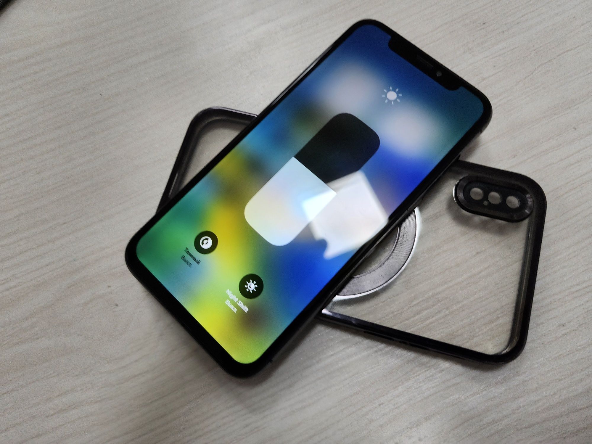 Iphone X Black 64GB Bat 70% Radnoy Face yoq shu qogam joylari zor