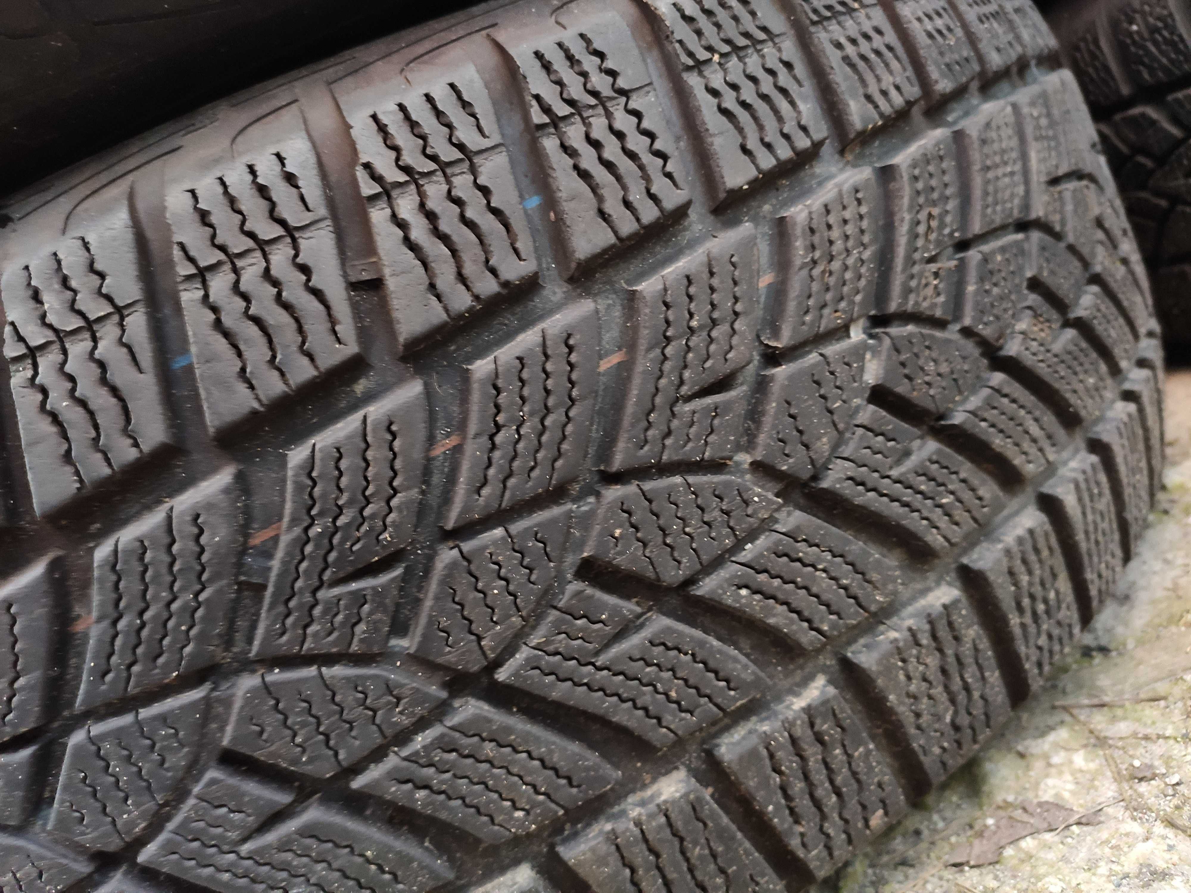 4бр Зимни гуми 225 60 18 - Dunlop - DOT 2021 -