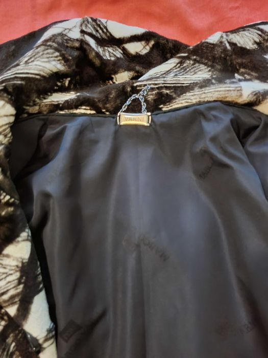 Дамско палто от естествен косъм - висок клас. Цената му е 700лв.