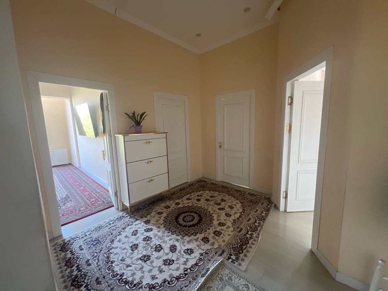 Yunusobod 12 mavze 3/4/4 (85²) sotiladi novostroyka