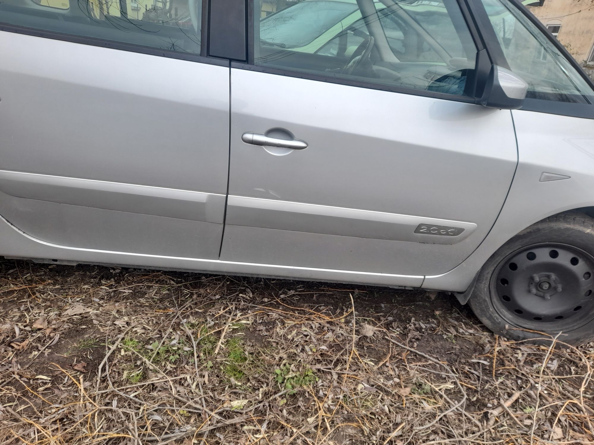 Dezmembrez Renault Espace 4 2,0 an 2009 .