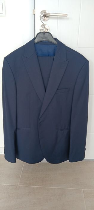 Комплект мъжки  костюм CARDUCCI и 2 бр. ризи VEGEA