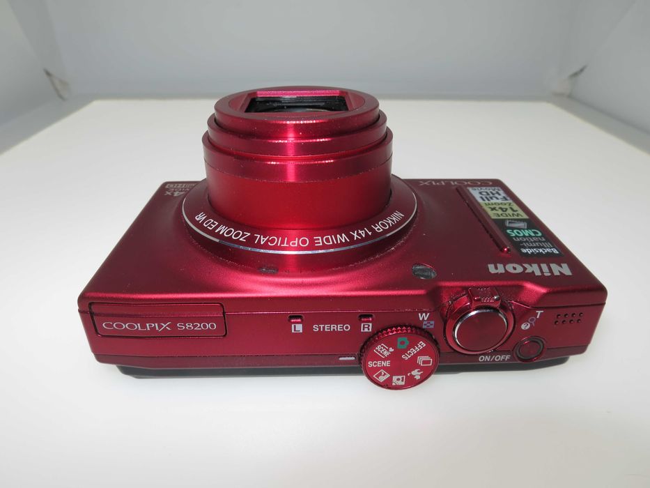 Компактен фотоапарат Nikon Coolpix S8200 14x широк оптичен зум отличен