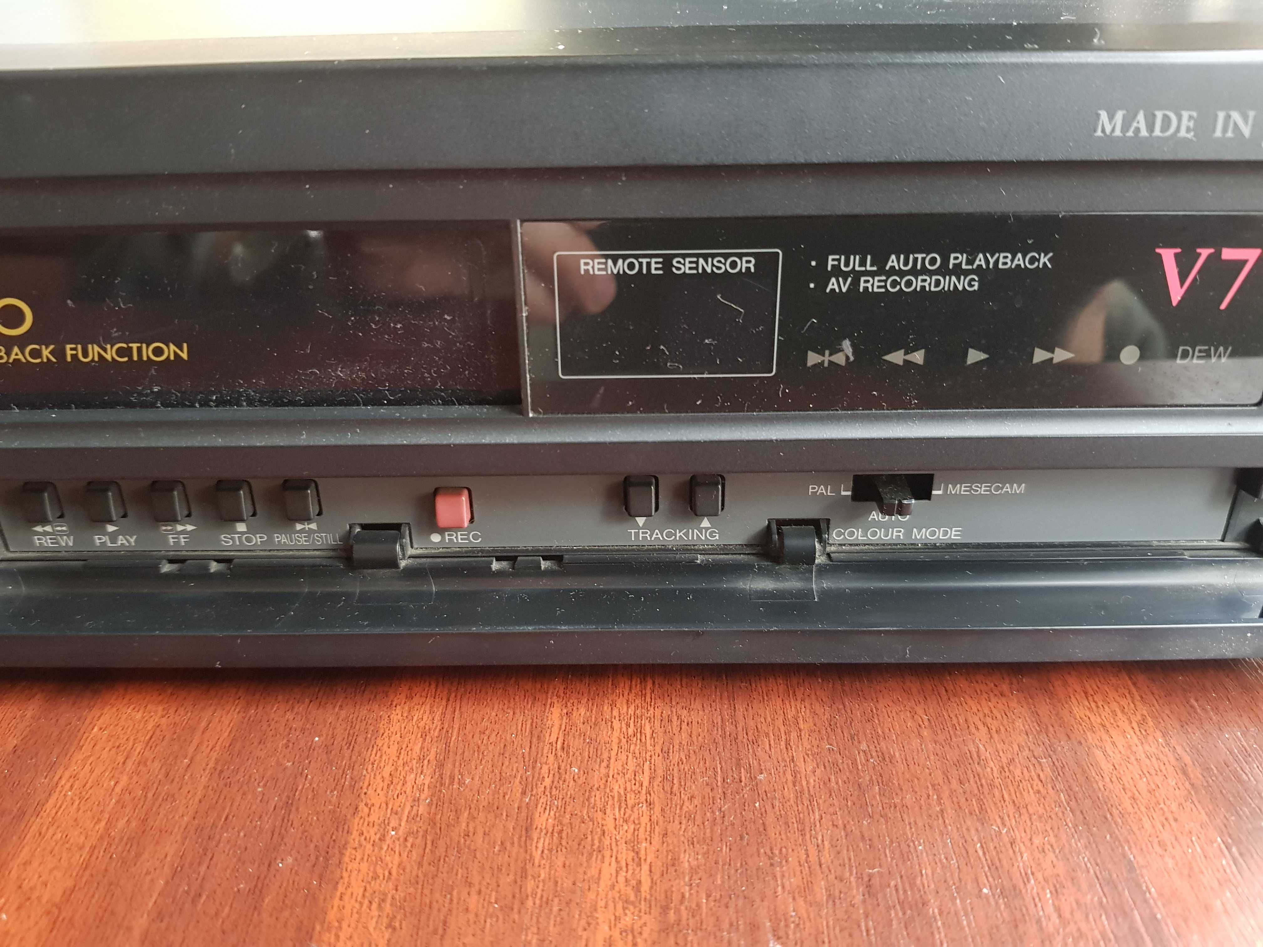 VAND pentru colectionari Video Player SHARP + casete VHS originale