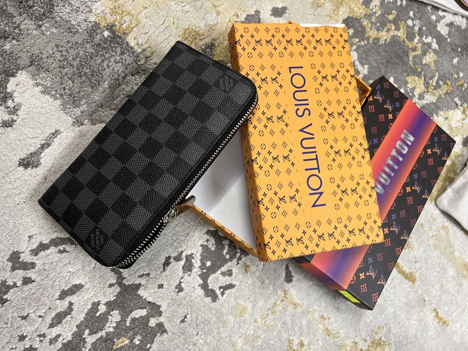 Portofel Louis Vuitton- poze reale 100% -calitate superioara