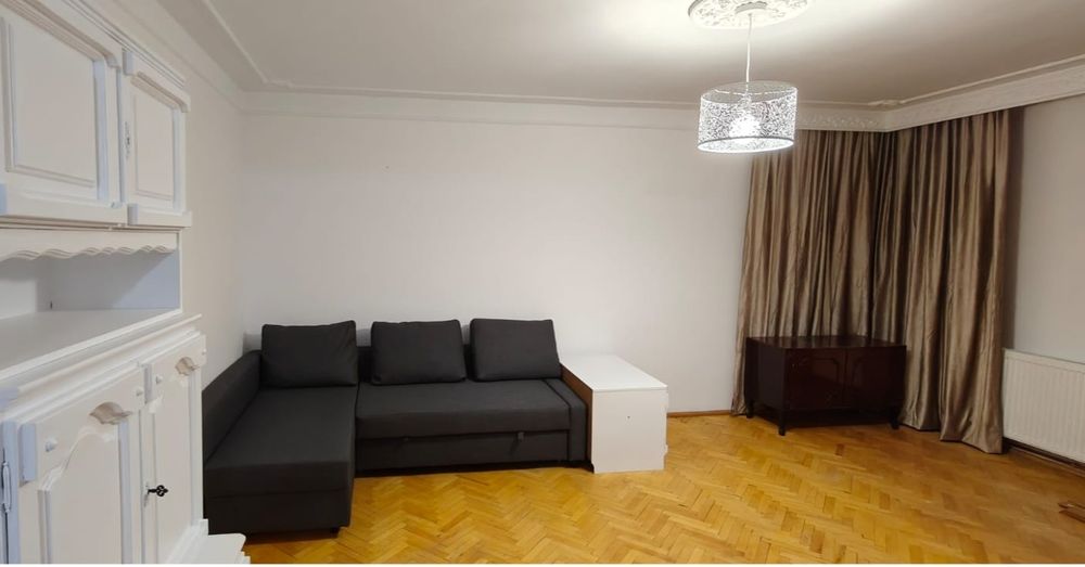 Inchiriez apartament 3 camere decomandate centru-gara Iasi