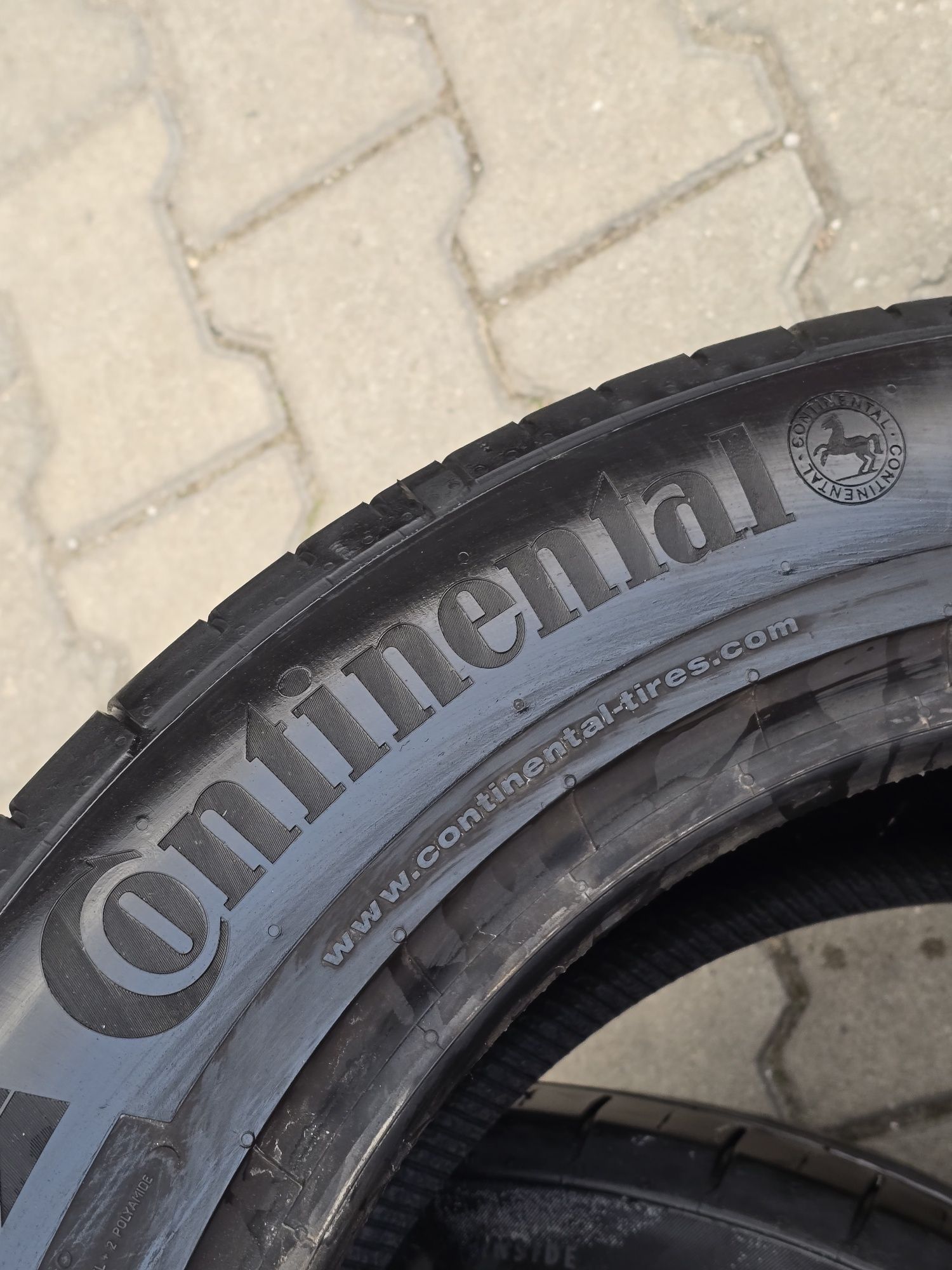 235 55 19 Continental