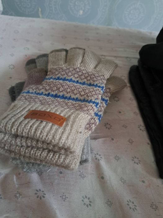 Vând mănuși dama,și mănuși bărbați stare buna