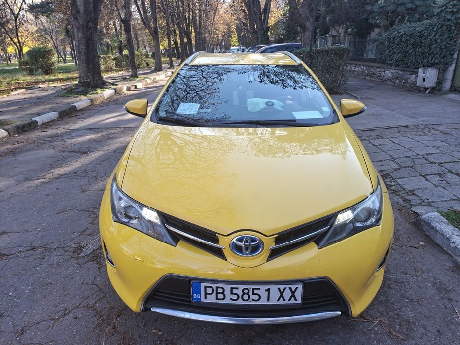 Toyota Auris 1.8 Хибрид/Газ