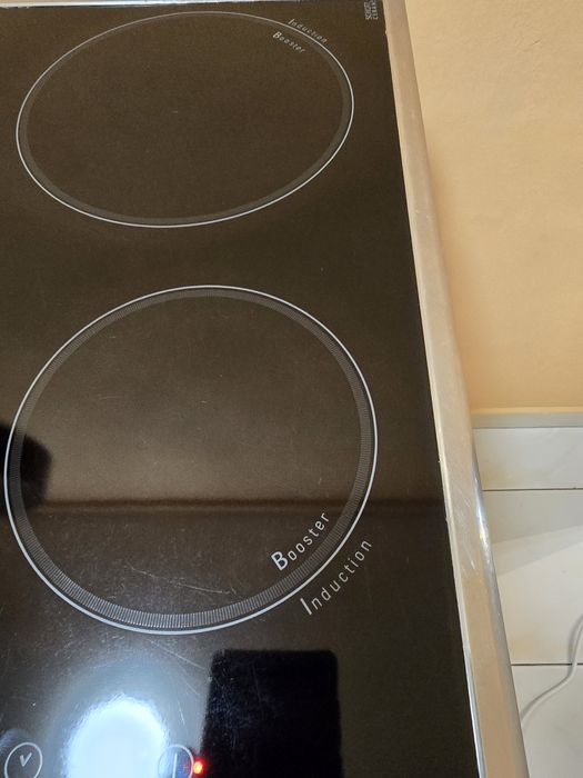 Hotpoint Ariston индукционен котлон за вграждане.