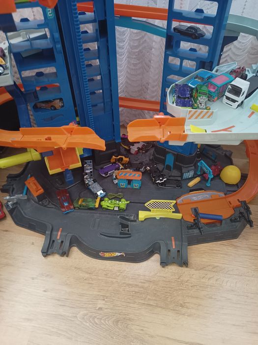 Hot wheels ultimate garage