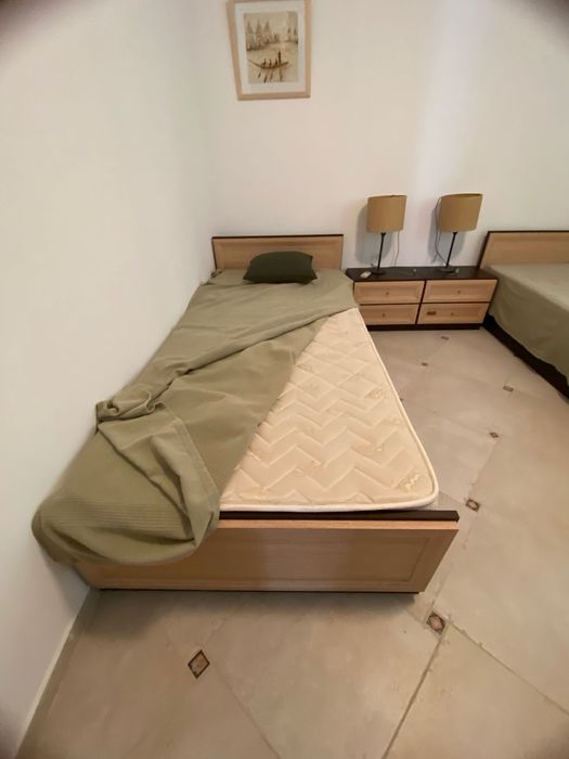 Спални с гардероб и нощни шкафчета