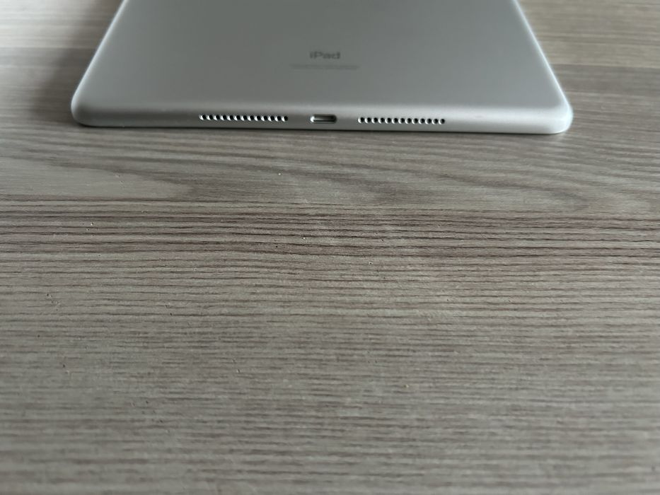 Apple iPad 9th Generation wi-fi 64gb