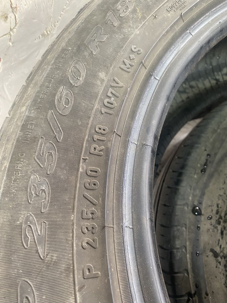 Одна летняя шина 235/60R18 Pirelli.
