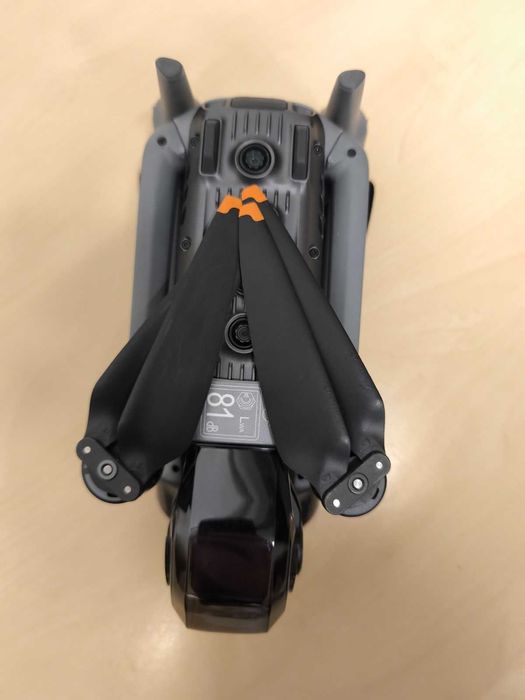 Drona DJI Air 3 + telecomandă + 1 baterie