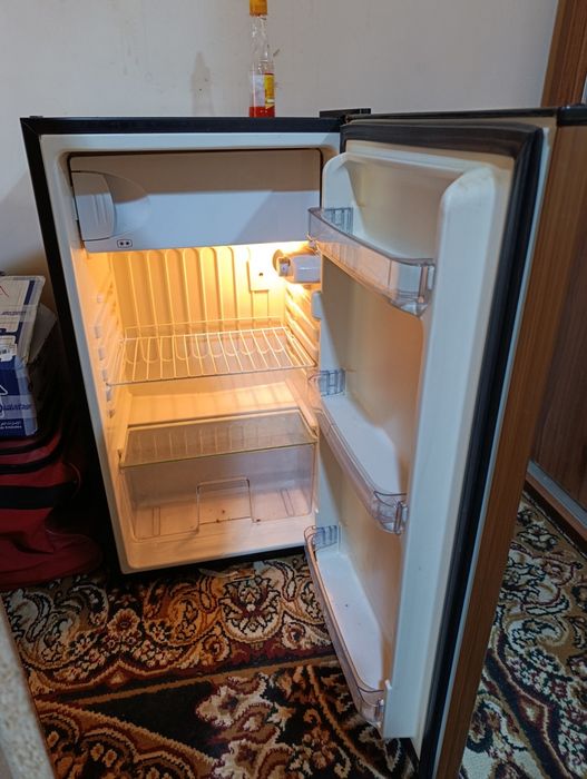 Продам холодильник почти в новом состоянии, работает корректно