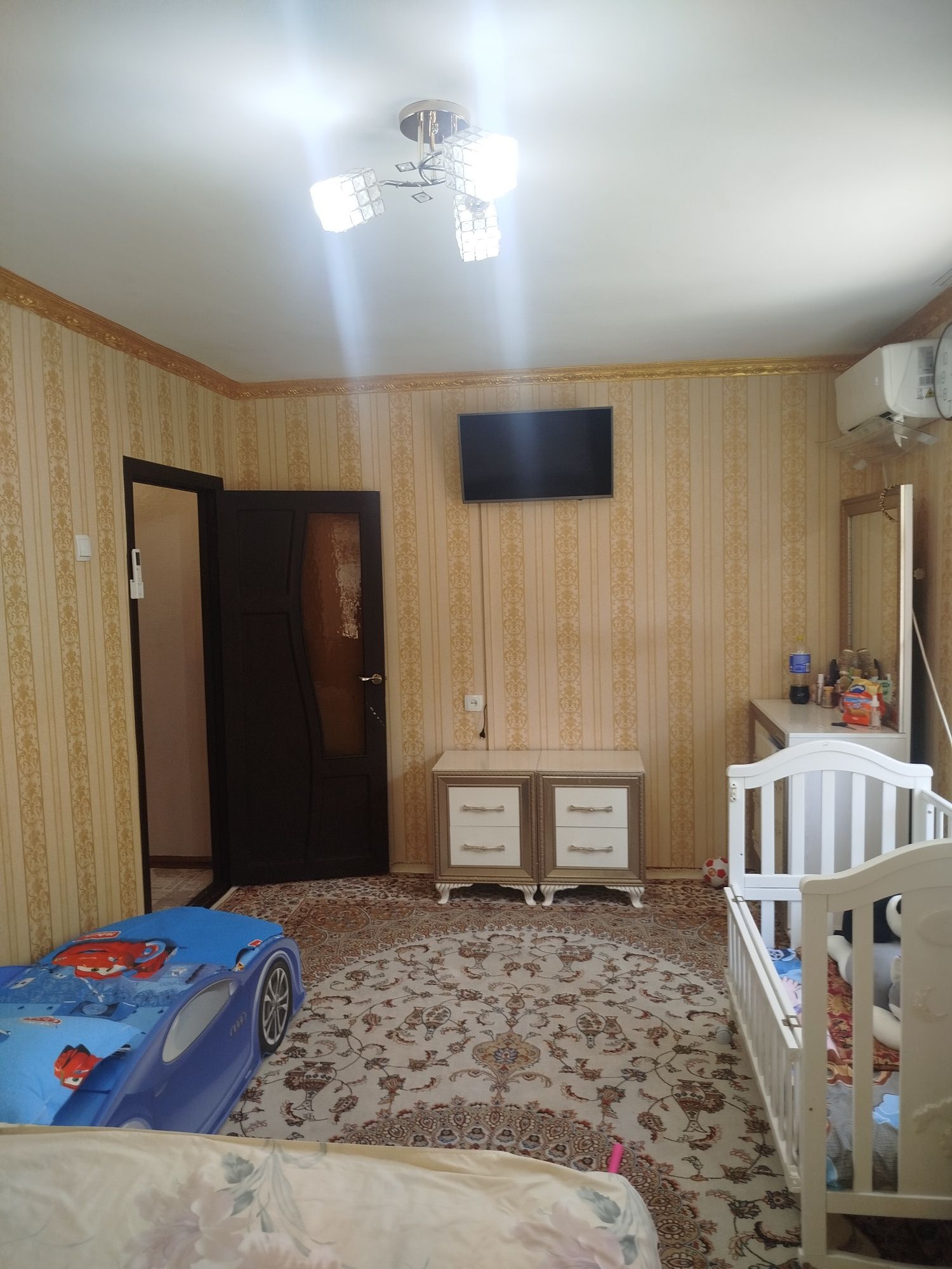 Продам 1 комнатную квартиру 2 етаж 4 етажний кирпичный дом