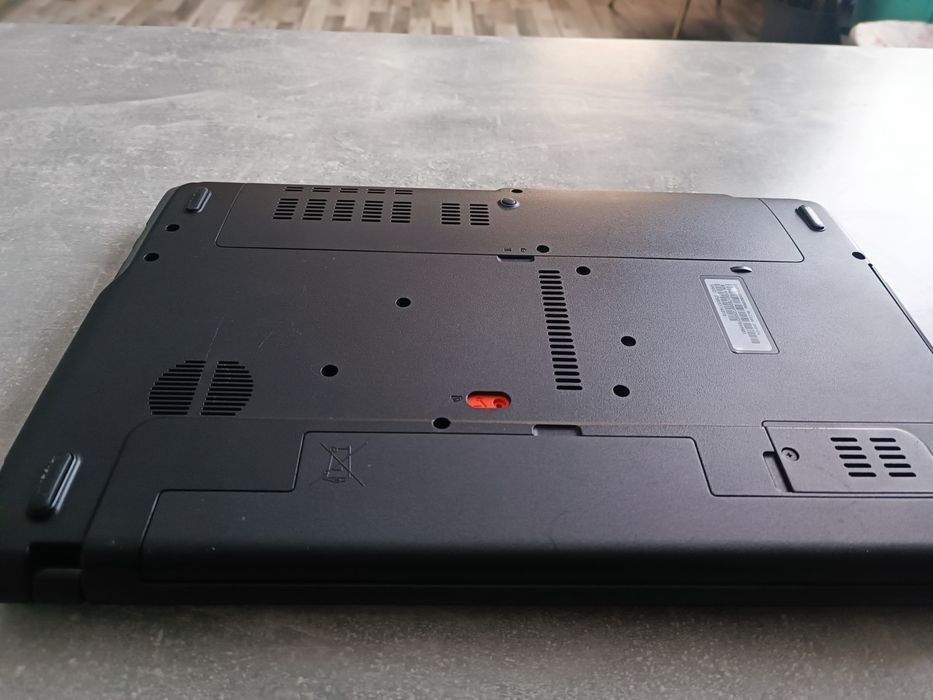 Laptop gaming Acer aspire E1-571G