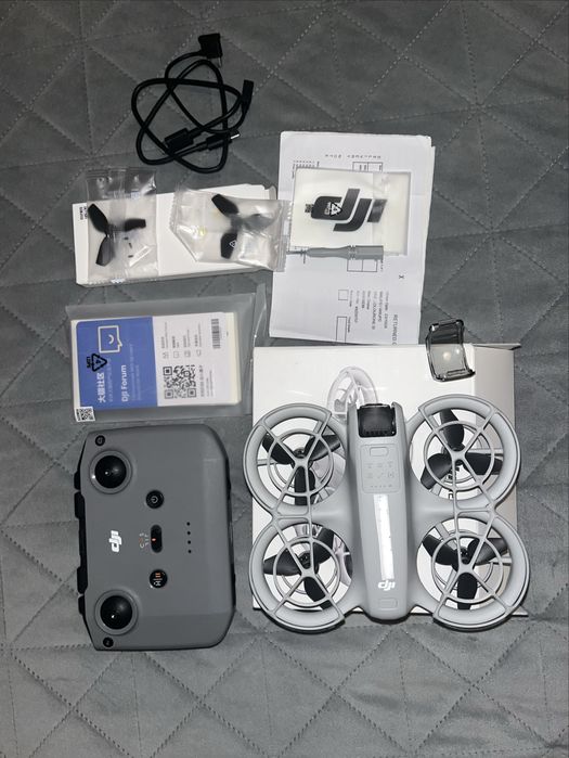 Vand drona DJI Neo + controller, ca noua, putin folosita, 10 incarcari