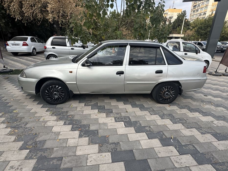 Продаю срочно нексия 2 2009 года