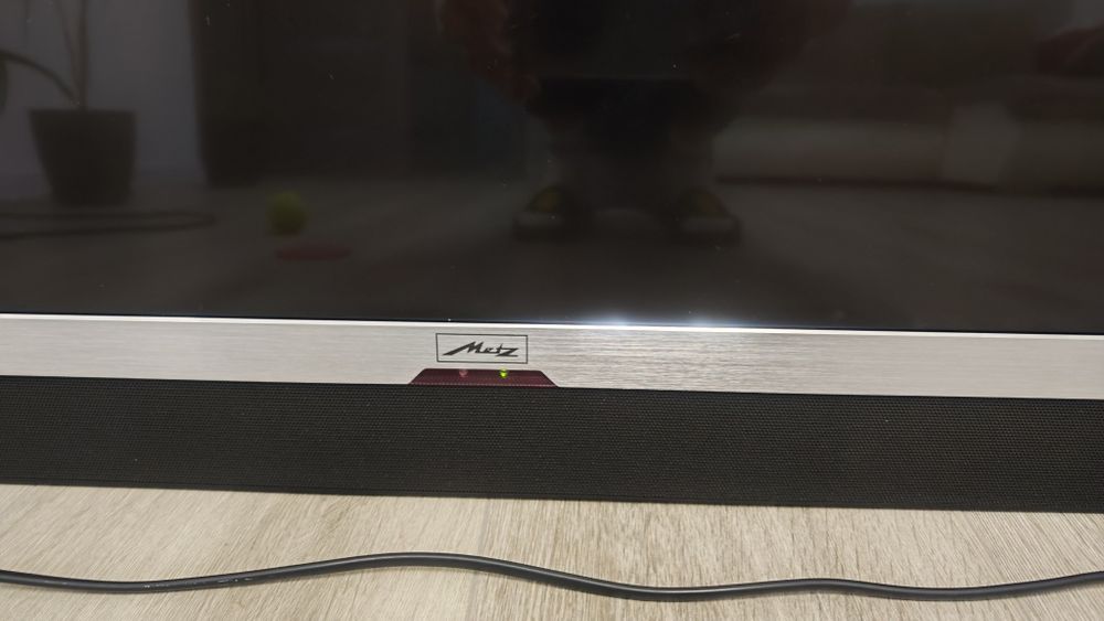 Vând tv METZ pentru piese