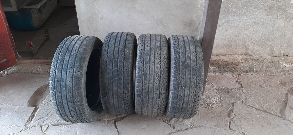 Продаются бу шины зимние   215/55/17