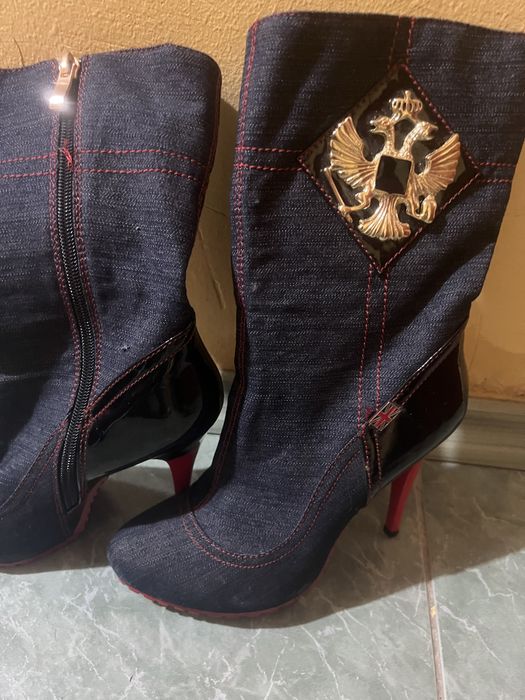 Боти обувки и подарък клъч