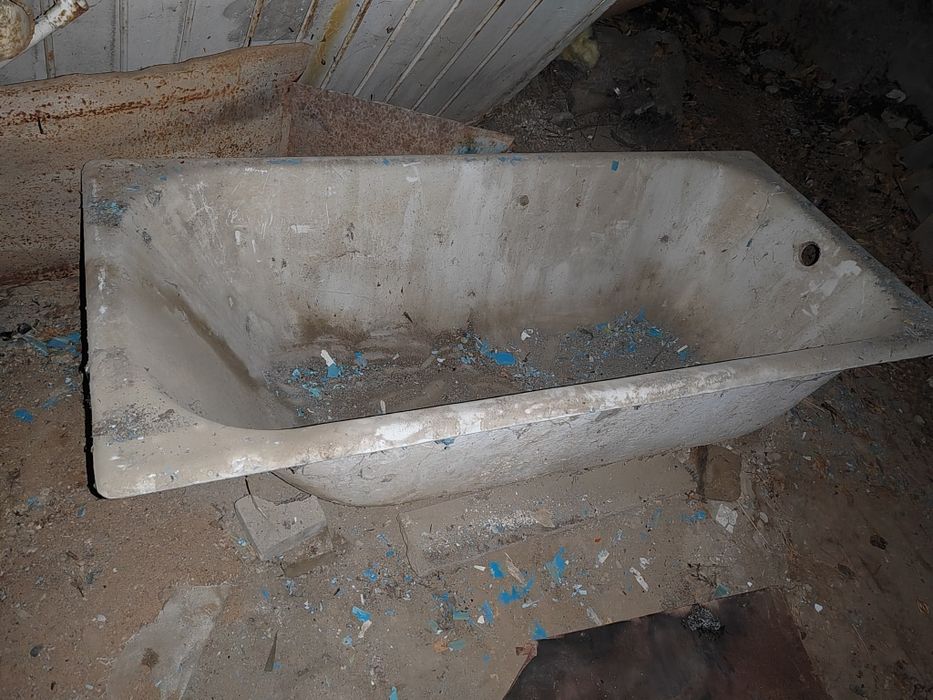 Ванна чугунная   .