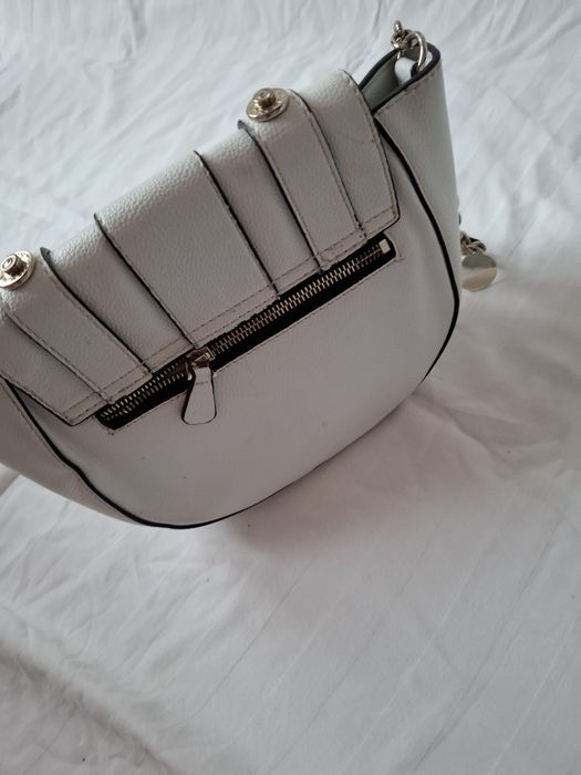 Бяла чанта Guess