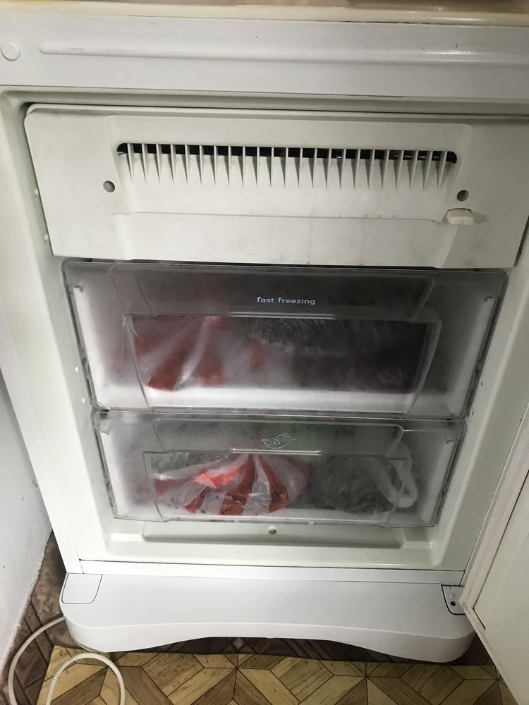 Холодильник “Indesit”