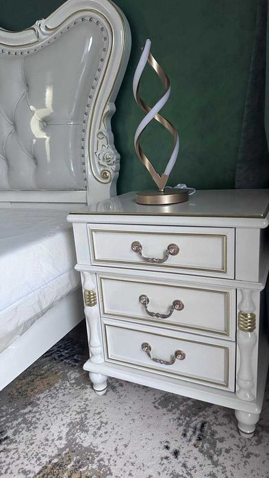 pat si noptire lemn masiv alb auriu