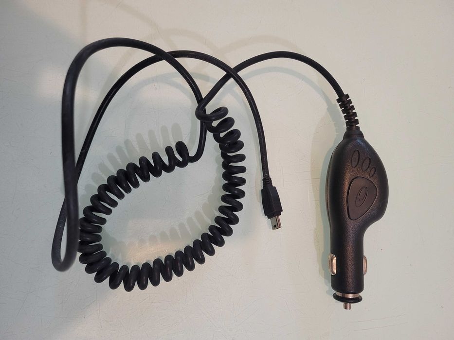 Incarcator auto / casa mini USB pt. telefon, camera de bord, DVD, etc.